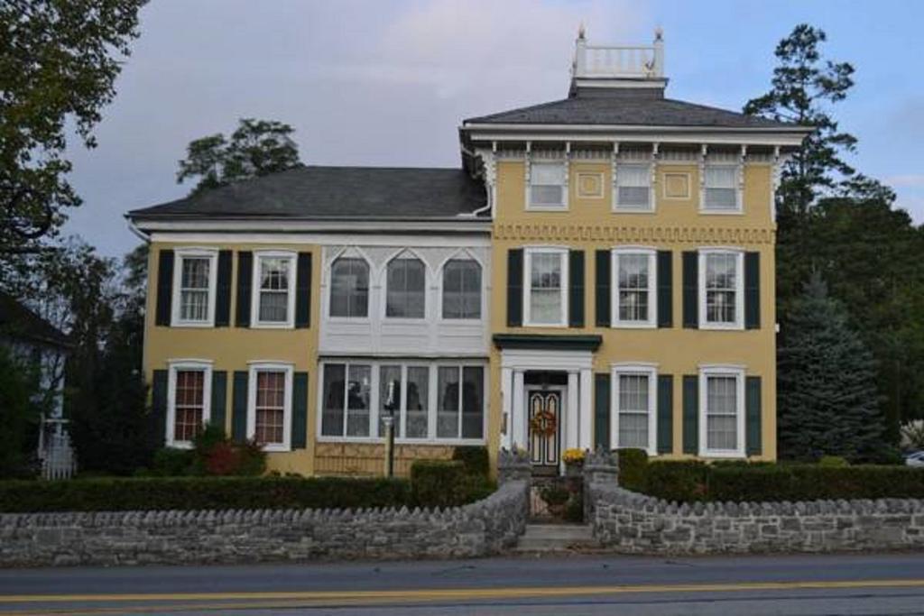 Ej Bowman House Bed & Breakfast Lititz Exterior photo